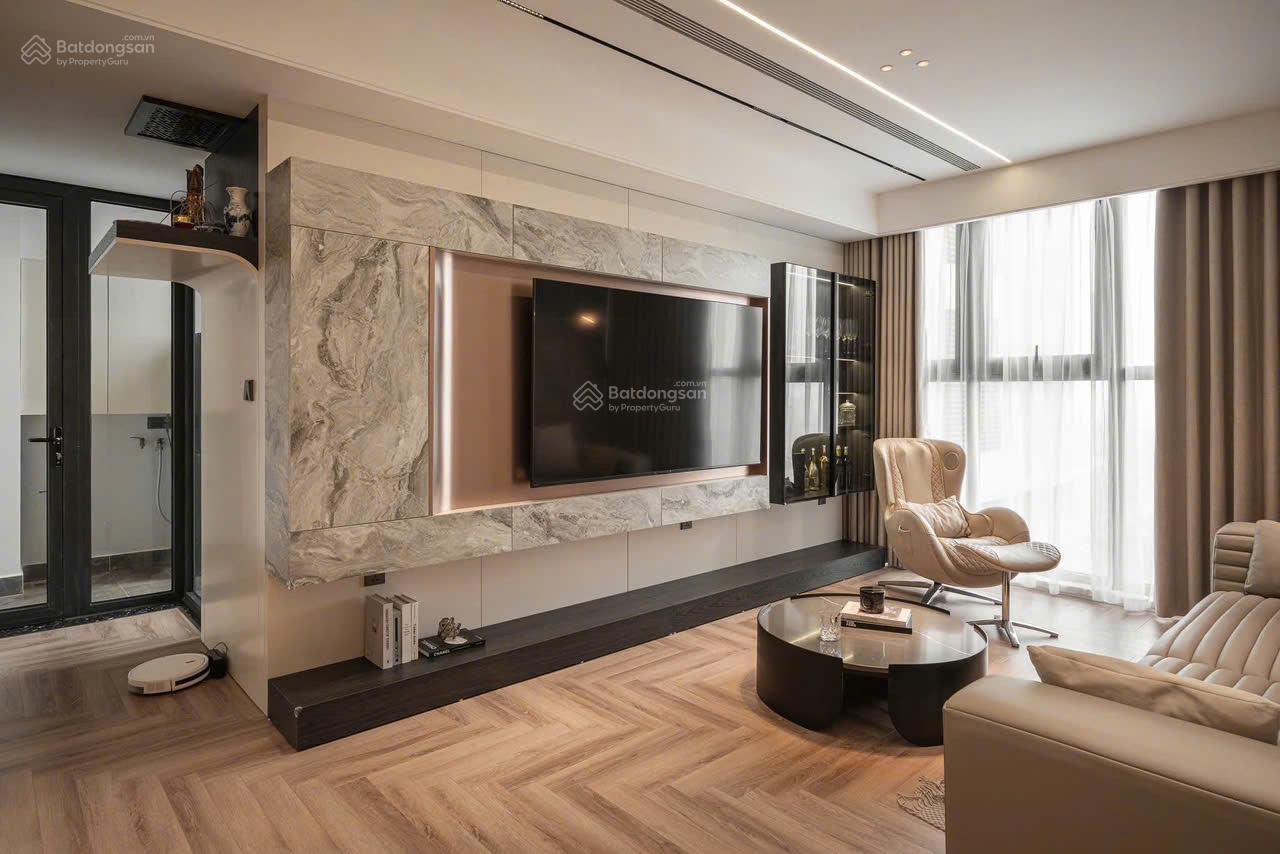 Tôi Chính chủ muốn bán căn hộ 147m 4 ngủ tại The Diamond Residence giá 18,9 tỷ. LH: 0971 864 ***