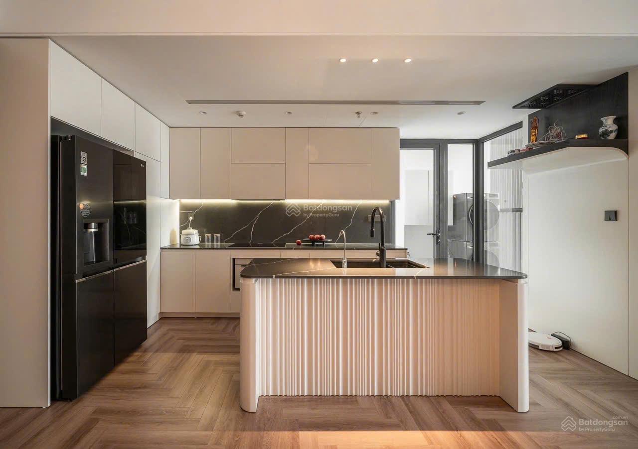 Tôi Chính chủ muốn bán căn hộ 147m 4 ngủ tại The Diamond Residence giá 18,9 tỷ. LH: 0971 864 *** Tôi Chính chủ muốn bán căn hộ 147m 4 ngủ tại The Diamond Residence giá 18,9 tỷ. LH: 0971 864 ***