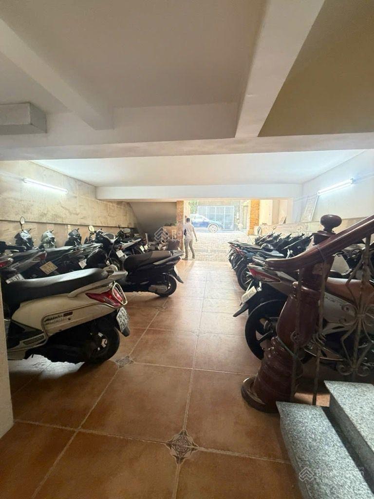 Bán tòa nhà 8 tầng tại Phố Trung Hòa DT 100m2 MT 7,3m, vỉa hè rộng giá 54,4 tỷ Bán tòa nhà 8 tầng tại Phố Trung Hòa DT 100m2 MT 7,3m, vỉa hè rộng giá 54,4 tỷ