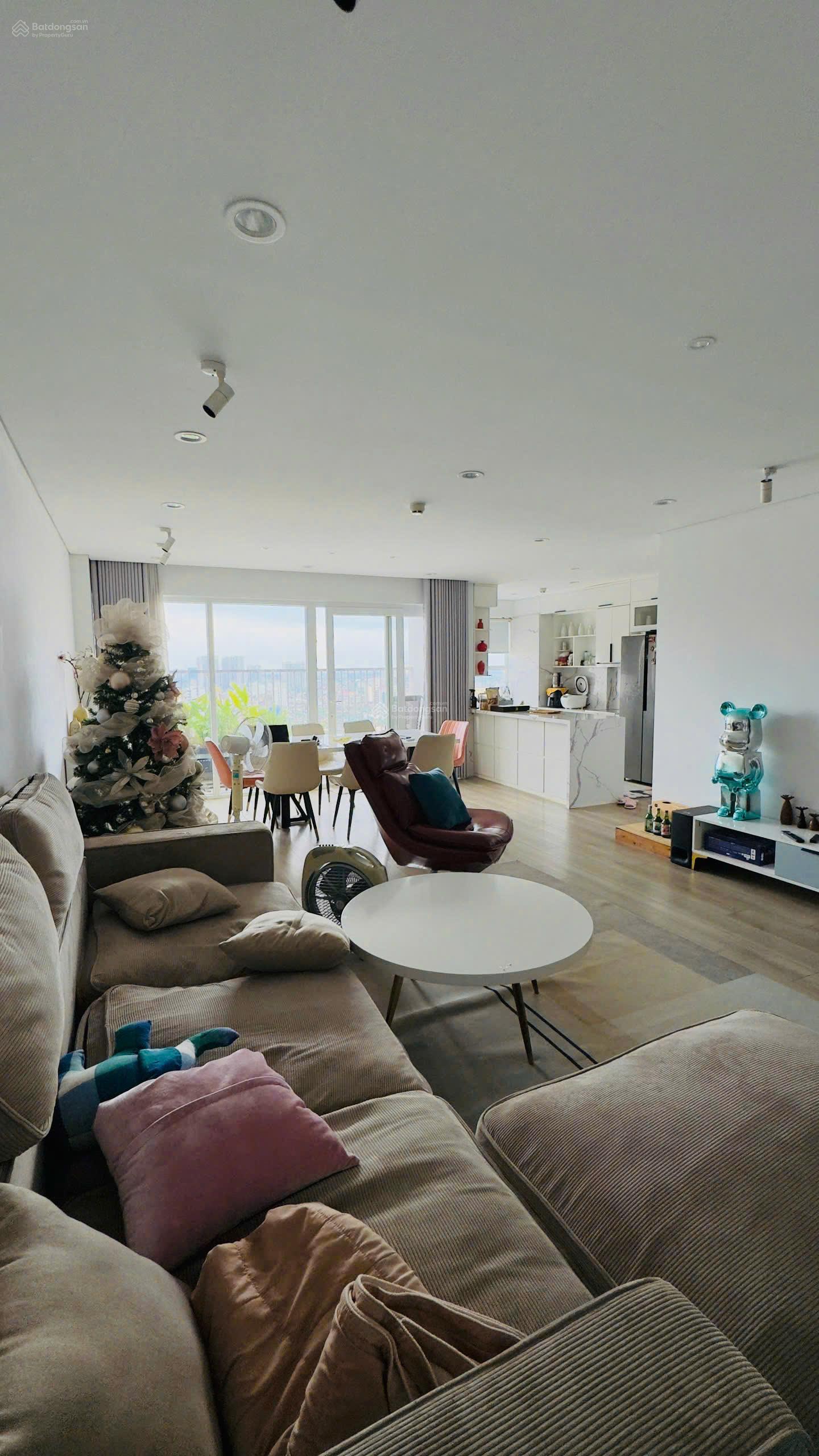 ( Ban Cơ Yếu Chính Phủ ). Chủ nhà gửi bán căn góc 3PN. 2WC. 123m2. Giá: 11tỷ. Tầng 16. Có slot ô tô