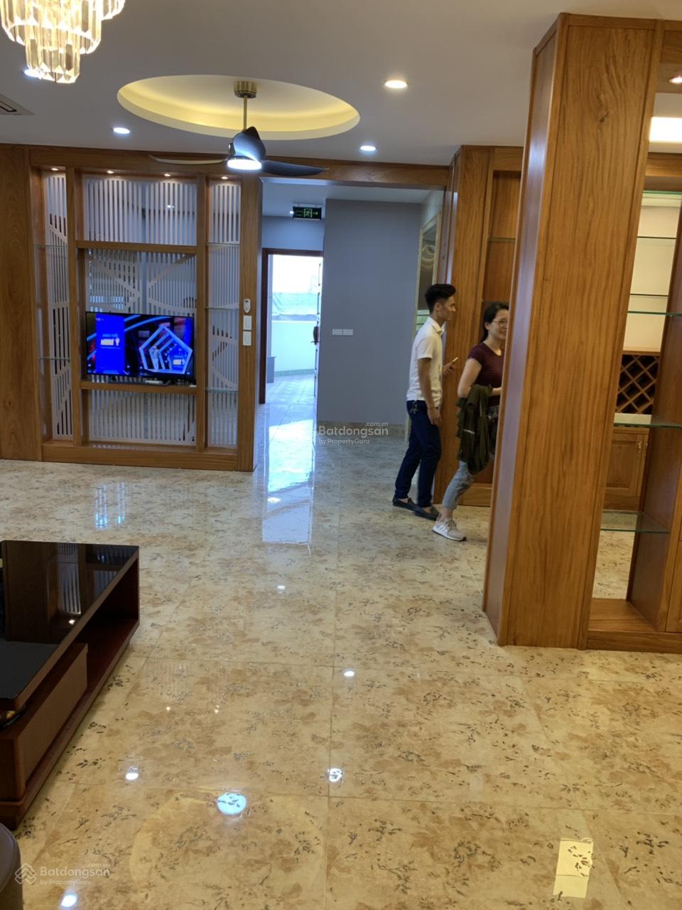 Cho thuê biệt thự căn góc Làng Quốc Tế Thăng Long, 250m2 có sân vườn, giá chỉ 80 triệu/tháng