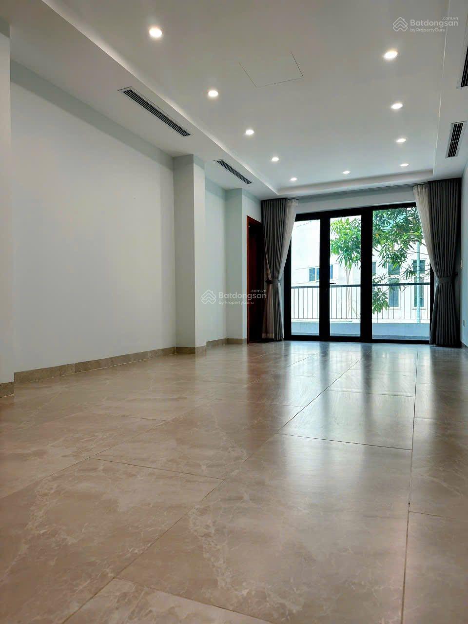 Cho thuê nhà Láng Hạ- Đống Đa: 60m² x 5 tầng, thông sàn, thang cuối lô góc thoáng,ô tô đỗ. Giá 21tr
