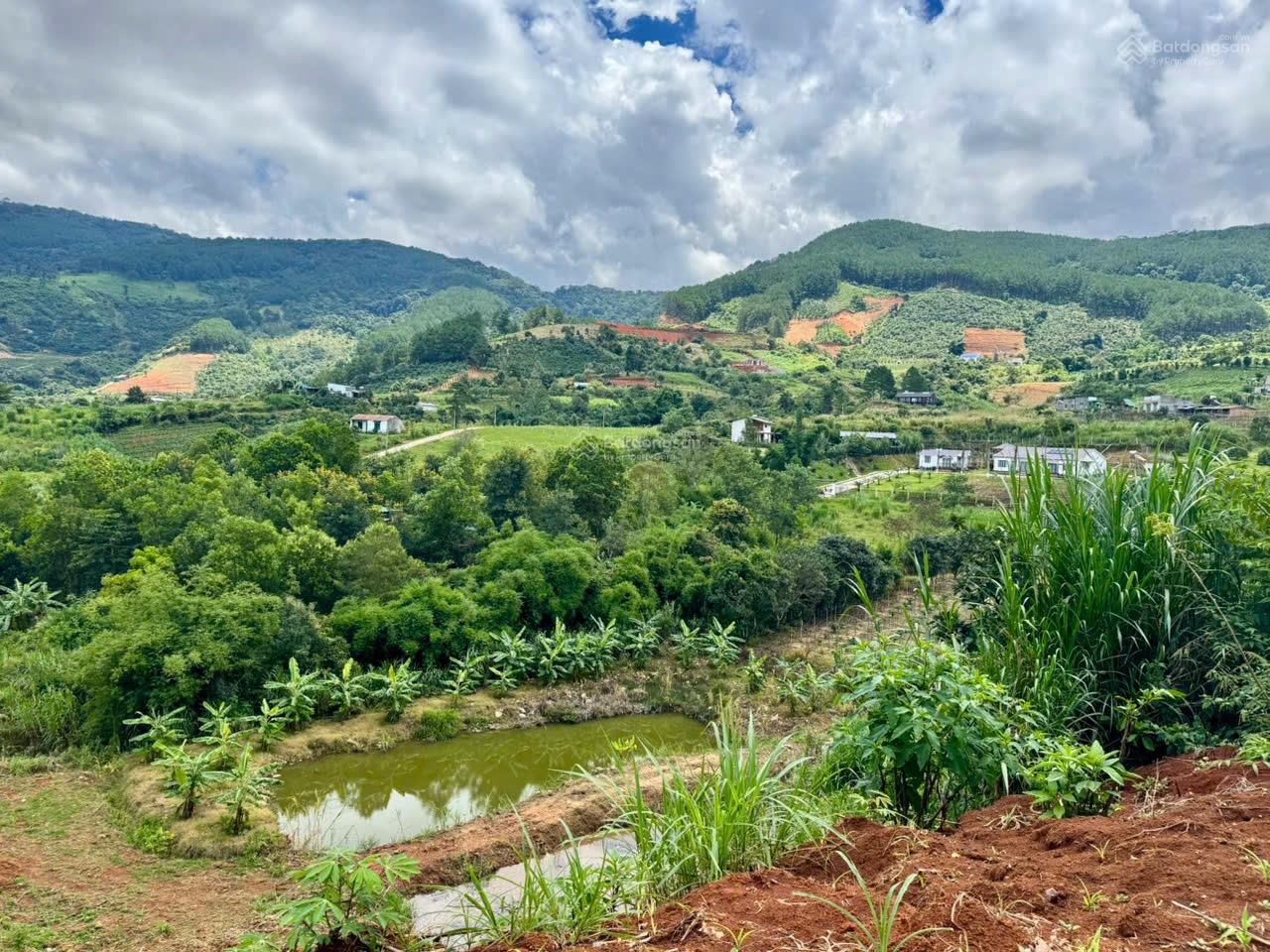 Bán đất xã Nam Ban, Lâm Hà. Giá tốt 550 triệu. Sổ hồng 1026m2. Giáp Suối Cam Ly