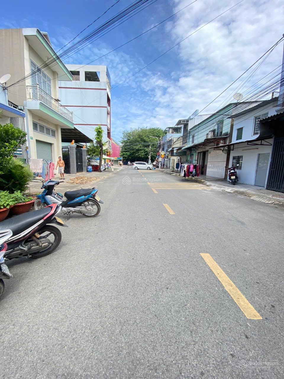 Bán nhà 1 trệt 1 lầu MT đường GS17 p.Dĩ An Tp.Dĩ An