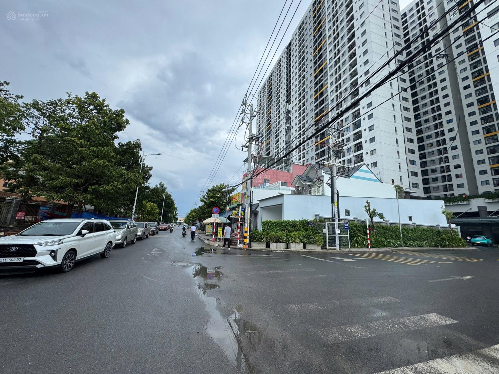 Giảm giá bán nhanh đất tặng căn kiot ngay cổng ra vào chung cư Legacy Thuận An