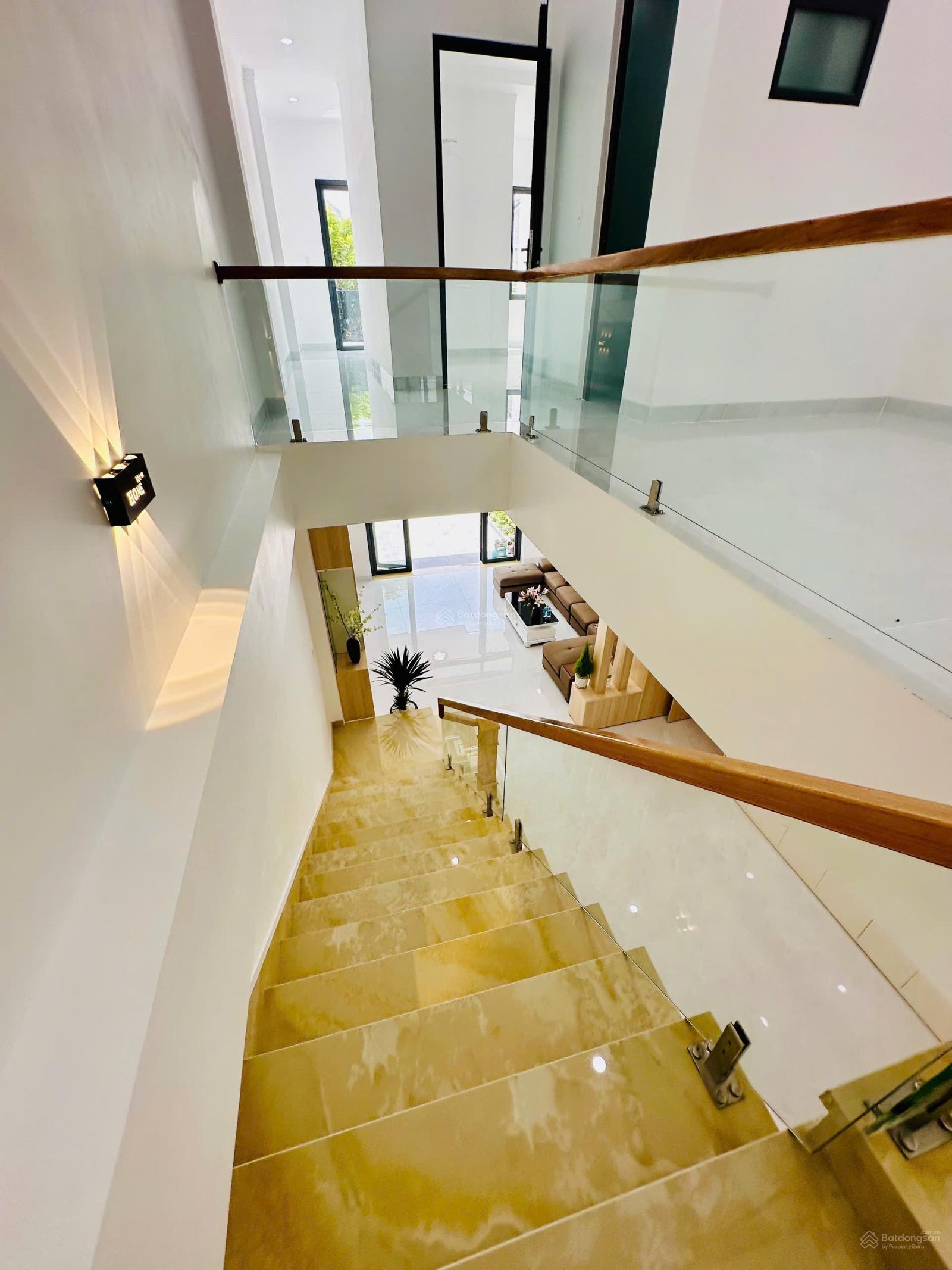 Bán nhà 1trệt 1lầu sổ thổ cư 5x25m sân oto 7 chỗ cách y học cổ truyền 300m gia 4,6tỷ LH 0794 290 ***