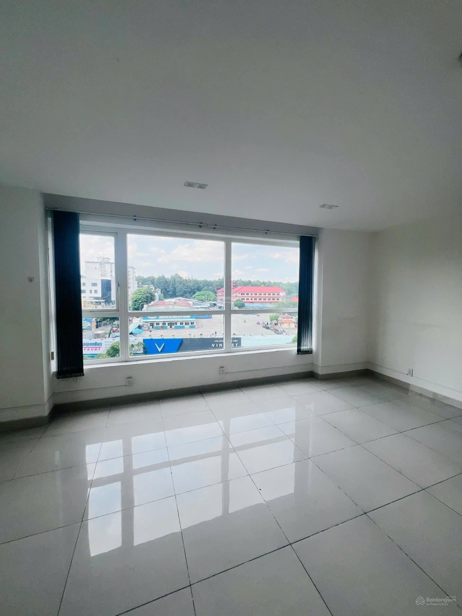 Cho thuê căn hộ Sky Center 58,67m2 = 13tr/tháng có nội thất, có ban công dài, rộng, ở - làm công ty