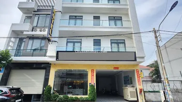 Bán khách sạn 1T5L 10x18m hoàn công, đường D20 KDC Việt Sing, thu 110tr/th