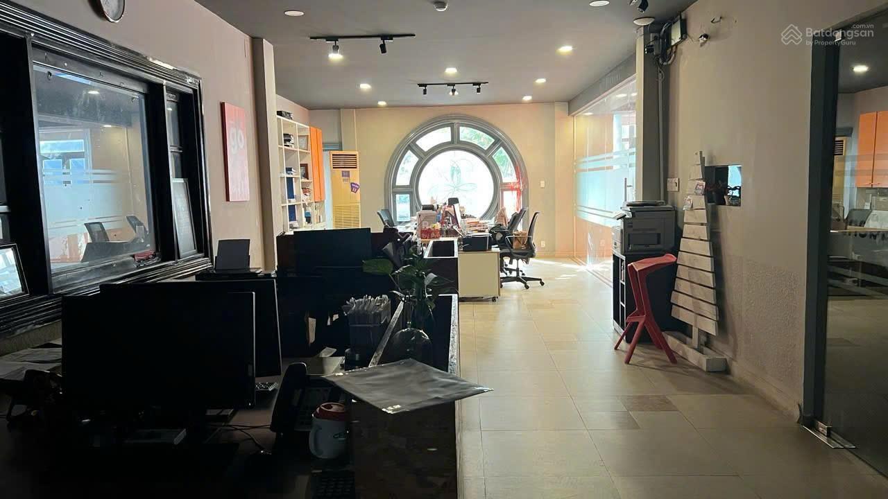 Cho thuê nhà MT Lam Sơn, Phường 2, Quận Phú Nhuận DT 9x17m hầm trệt 4 lầu giá 210tr