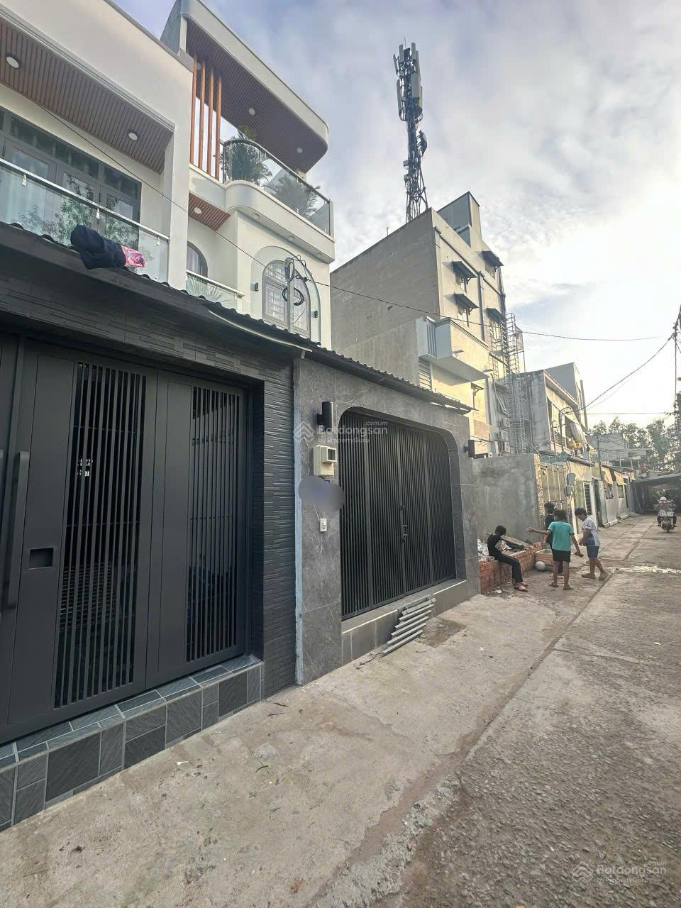 Bán 3 căn nhà phố DT 4x18,5m đường Nguyễn Cửu Phú, 3PN, 3WC, giá 4 tỷ 500tr, SHR. LH 0931 502 *** Bán 3 căn nhà phố DT 4x18,5m đường Nguyễn Cửu Phú, 3PN, 3WC, giá 4 tỷ 500tr, SHR. LH 0931 502 ***