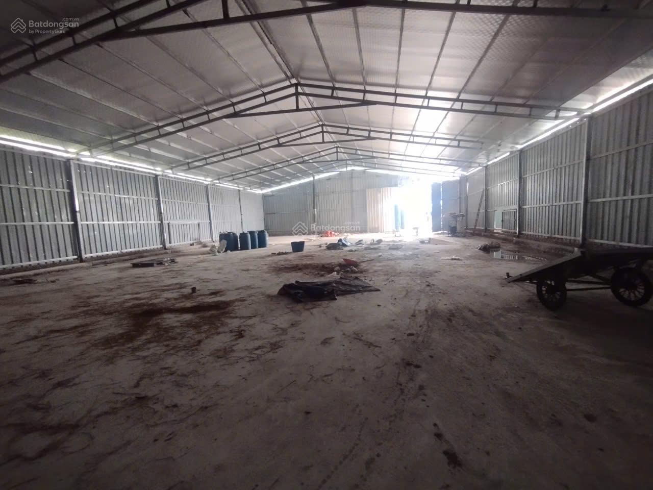 Cho thuê kho tại Vạn Phúc Thanh Trì. DT 660m2 và 300m2 cao 6m, có điện 3fa, nước sạch. 50k/m2/th