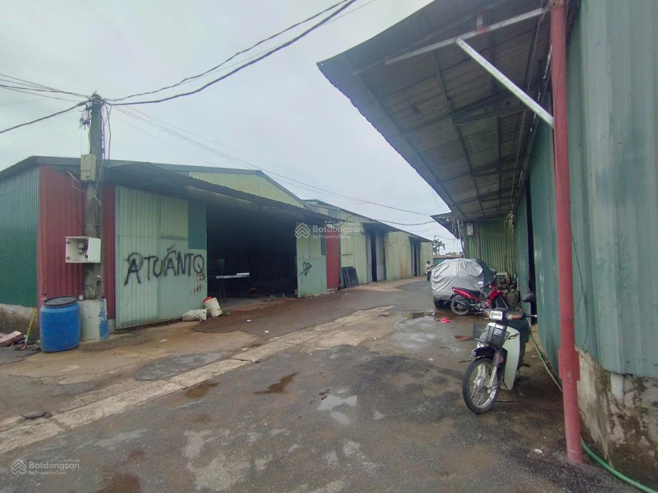 Cho thuê kho tại Vạn Phúc Thanh Trì. DT 660m2 và 300m2 cao 6m, có điện 3fa, nước sạch. 50k/m2/th