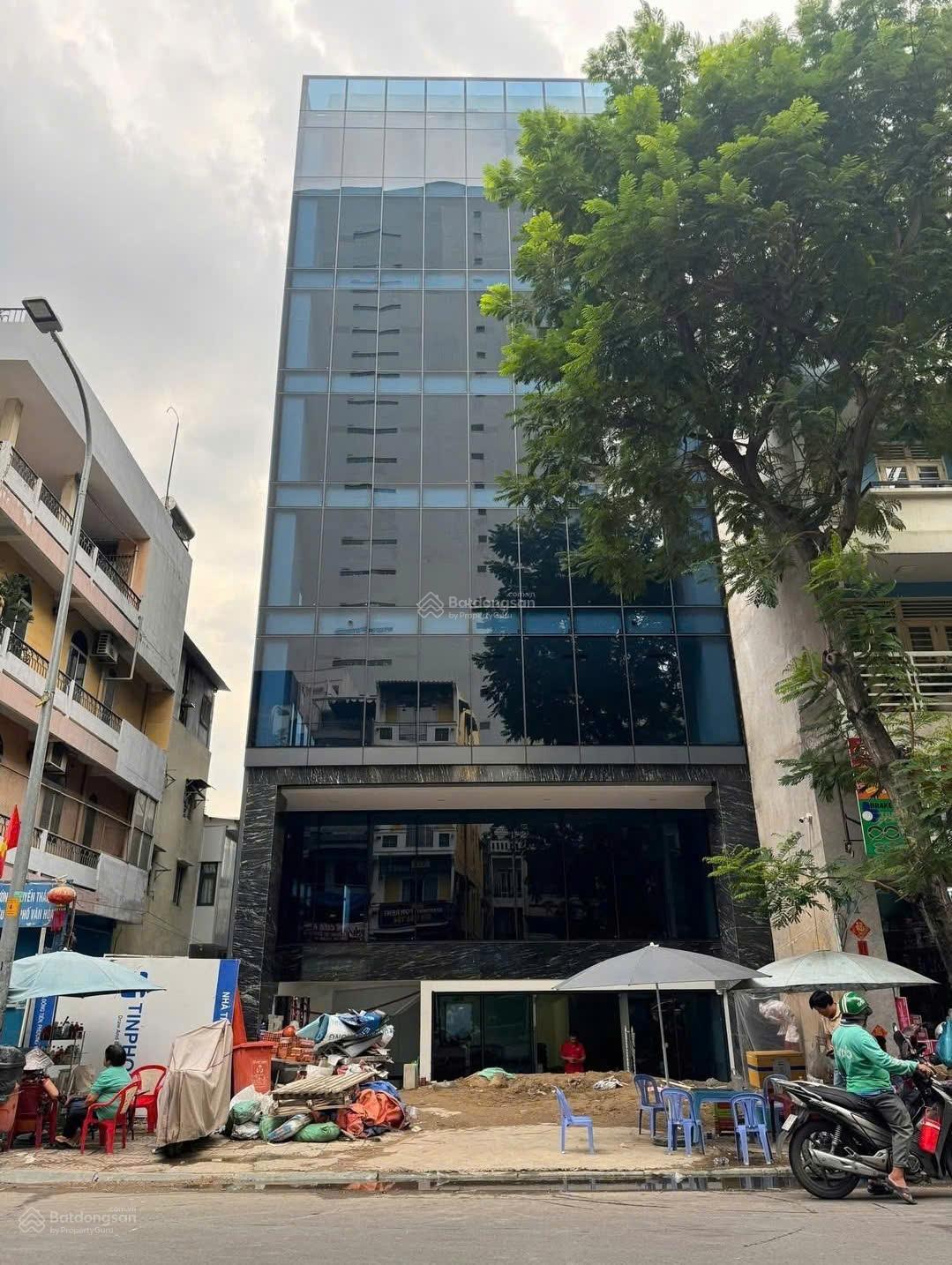 Tòa nhà mặt tiền đường 65 67 69 Phó Đức Chính Phường Nguyễn Thái Bình Quận 1