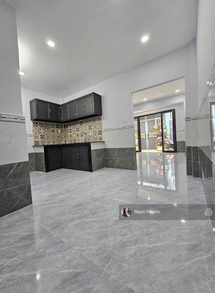 Kẹt tiền bán - nhà C4 - HXH - đường Số 8 - P, Linh Xuân, DT: 180m2 - giá 6,5 tỷ