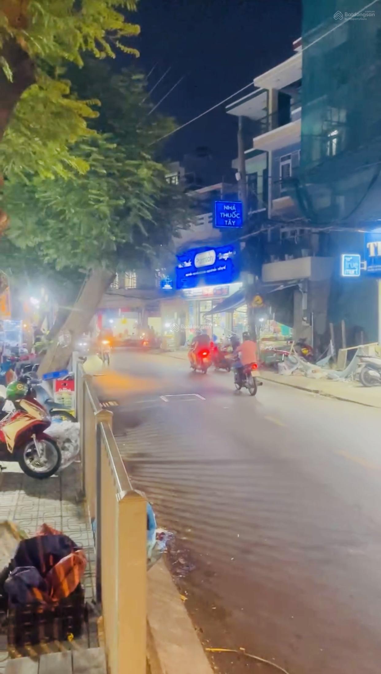 Bán nhà mặt tiền gần Sân Bay, đối diện CC Hà Đô, sát chợ, 5.2x19m, thu nhập Sẵn 35tr/th, 18.5 tỷ