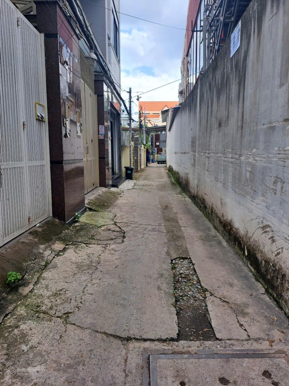 Cần bán đất hẻm 305 Nguyễn Thị Thập (hẻm kế cà phê Coffee House) Giá 9tỷ Ms Viêm 0938 971 ***