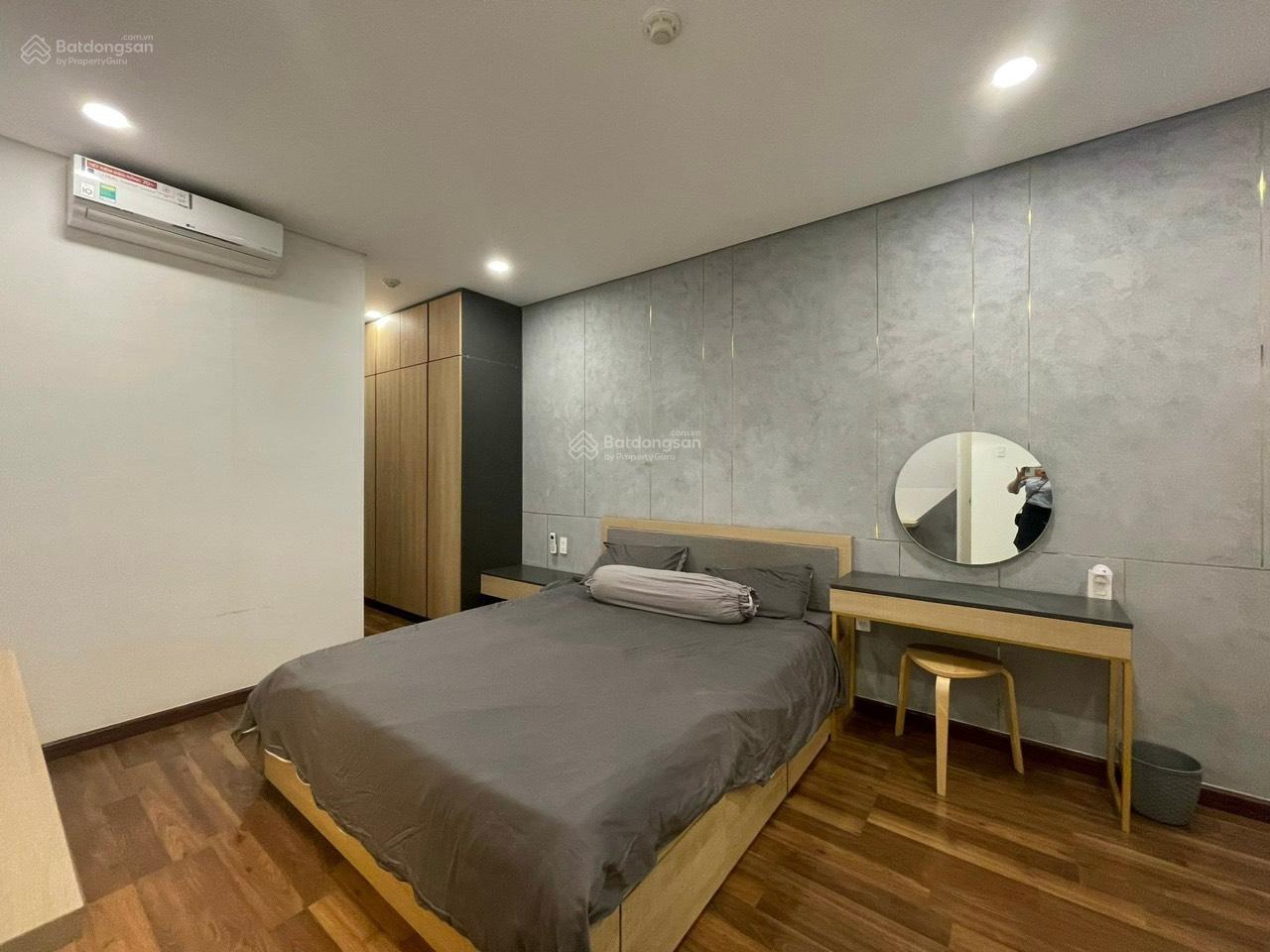 Bán Căn hộ CC oriental plaza quận tân phú DT 85m2 2pn 2wc giá 4ty LH 0907 909 *** Hùng