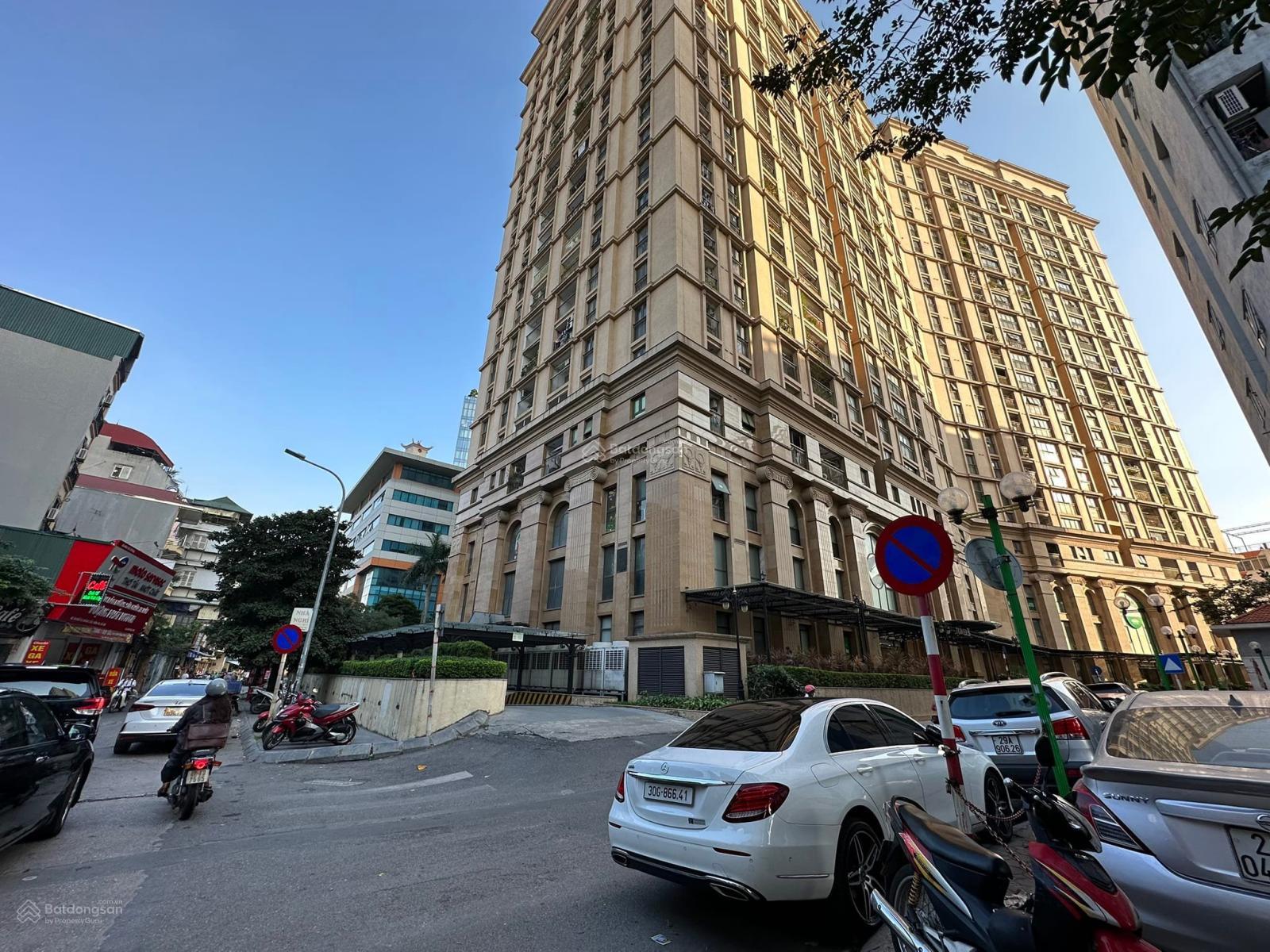 Hiếm có! 34 Hoàng Cầu - Building 7 tầng thang máy - Kinh doanh sầm uất - sát hồ Hoàng Cầu phố đi bộ Hiếm có! 34 Hoàng Cầu - Building 7 tầng thang máy - Kinh doanh sầm uất - sát hồ Hoàng Cầu phố đi bộ