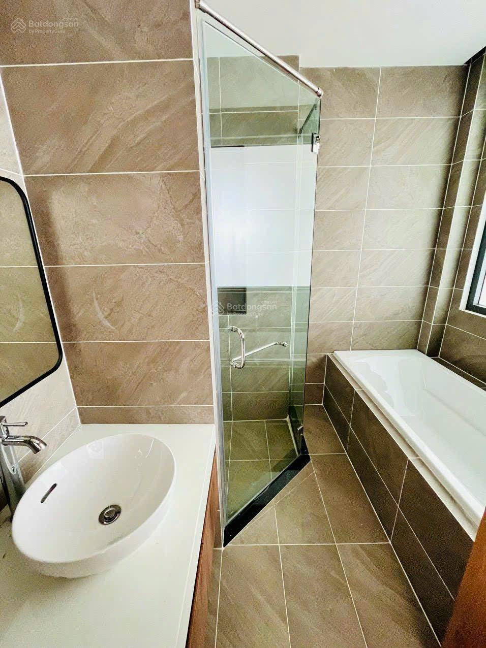 Cho thuê nhà Hưng Phú 4 tầng, 4 PN, 4WC, lộ giới 16m, hướng Đông Nam, gần siêu thị Go, Việt - My