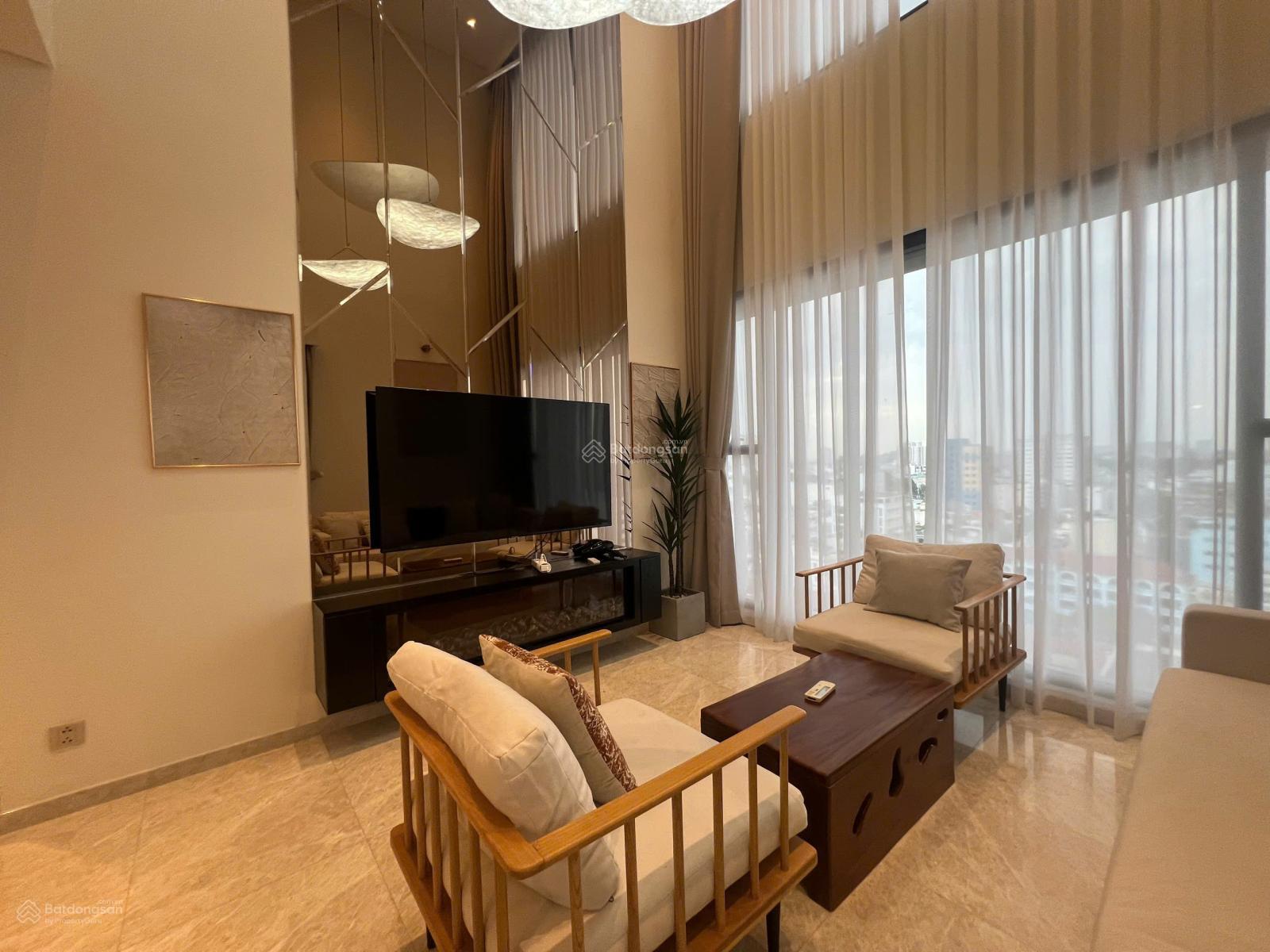 Bán căn hộ The Marq: 4PN - 145m2, private lift, nội thất đẹp, trần cao 6m, giá 35 tỷ đã có sổ hồng