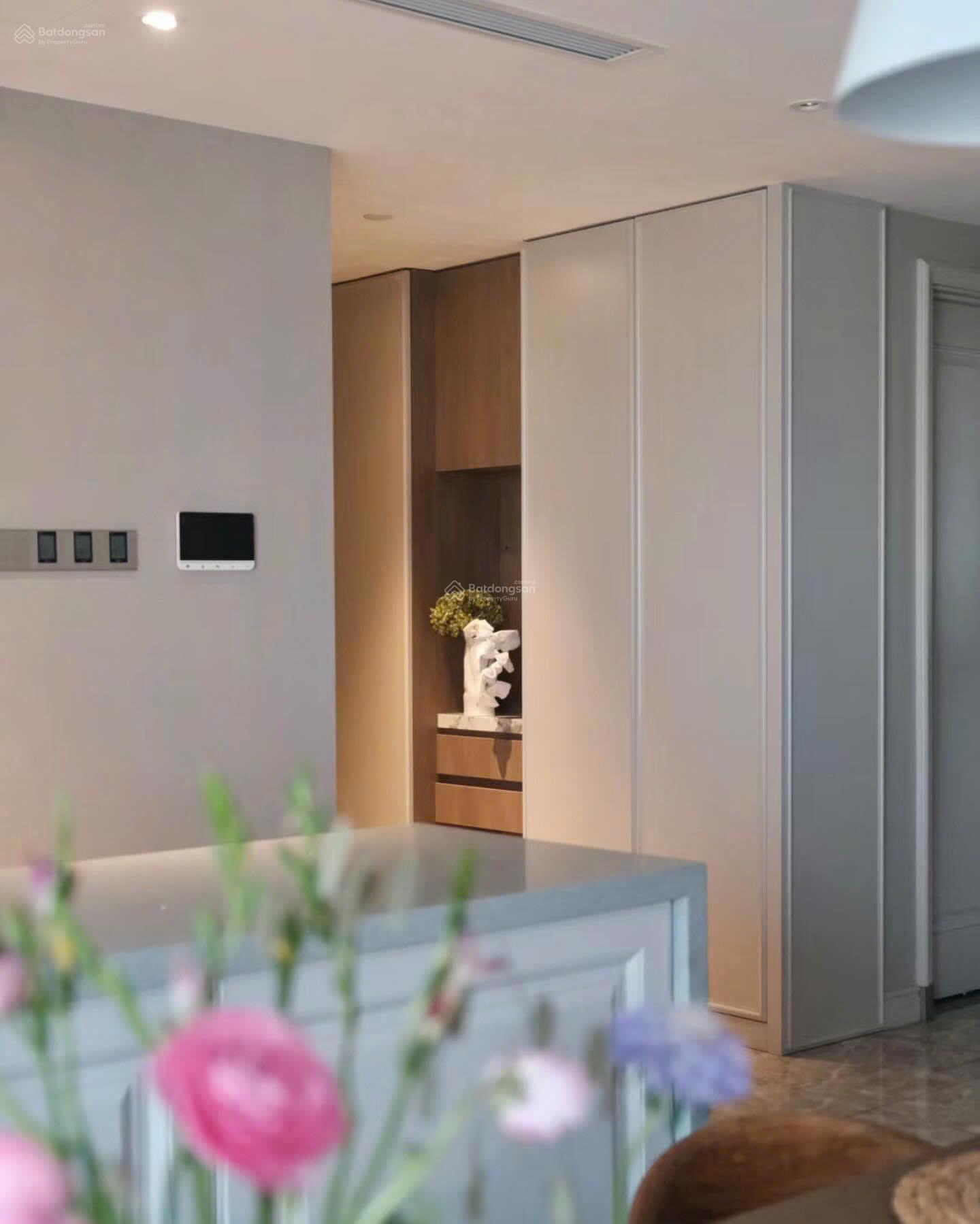 Bán căn góc chung cư Vincom Center Bà Triệu, 135m2, 2PN, 2WC giá tốt nhất thị trường. LH 0942 033 *** Bán căn góc chung cư Vincom Center Bà Triệu, 135m2, 2PN, 2WC giá tốt nhất thị trường. LH 0942 033 ***