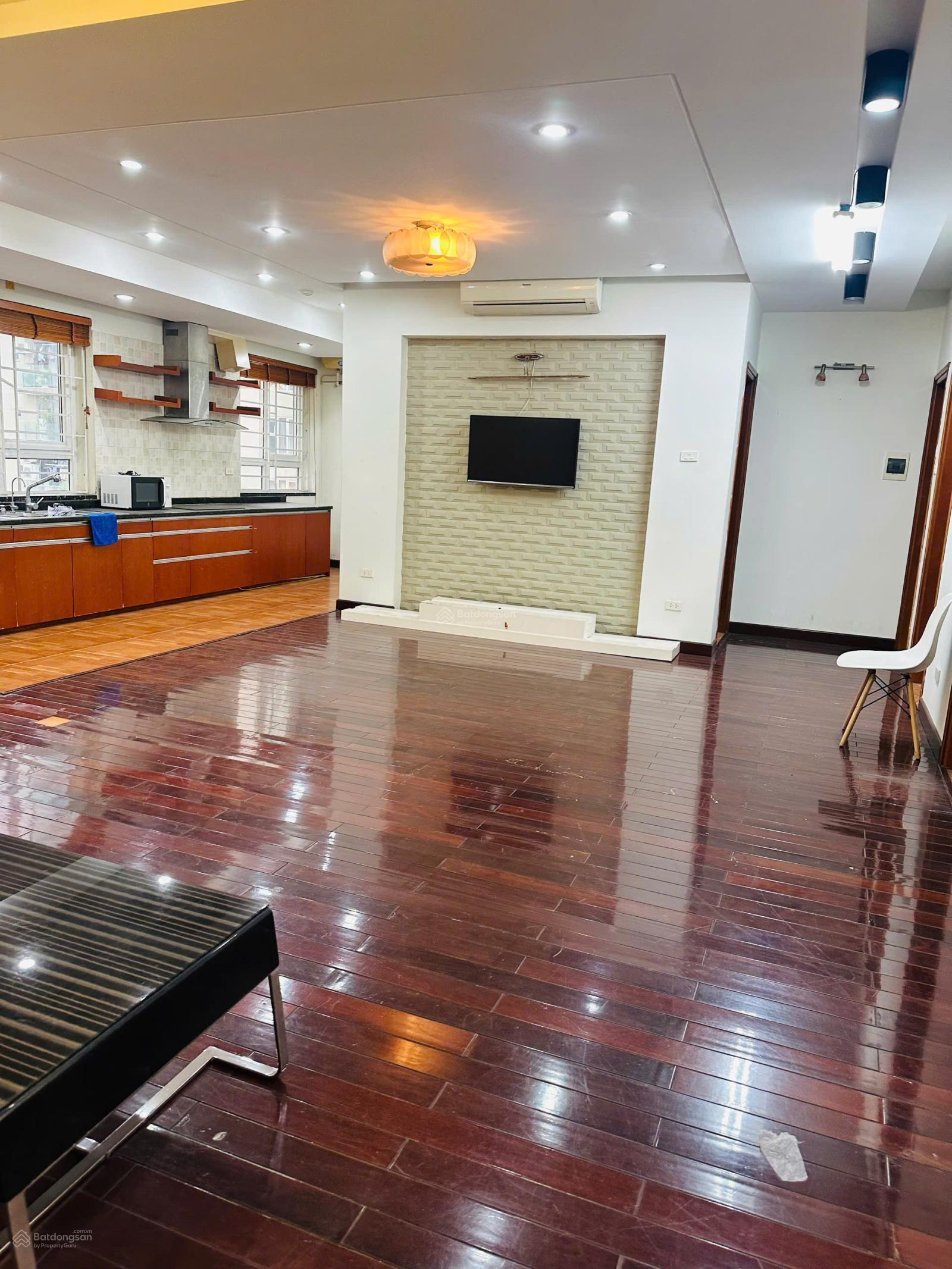 Chính chủ bán căn 151m2, 3 ngủ tại Trung Hòa Nhân Chính tòa 17T5, ban công Đông Nam, sổ đỏ