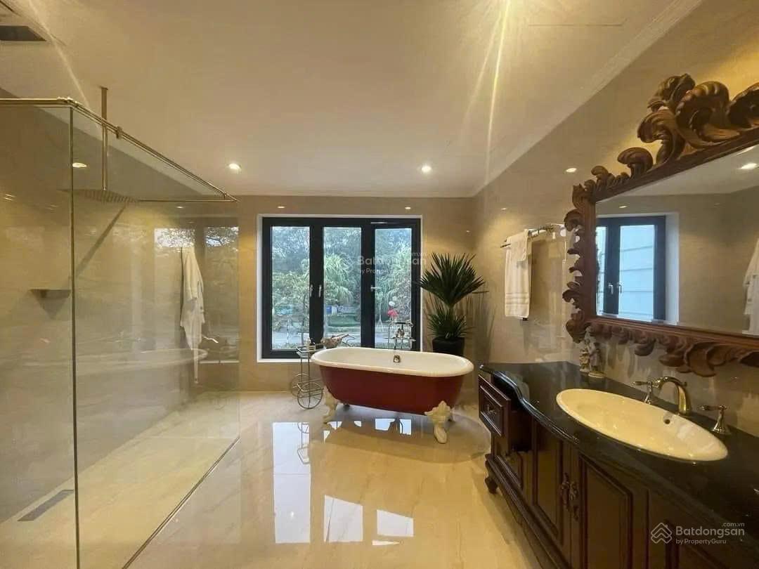 Bán siêu biệt thự 230 m2, 4tầng, thiết kế 5PN, 5WC, tại Văn Quán, Hà Đông. Vừa ở vừa KD sầm uất.