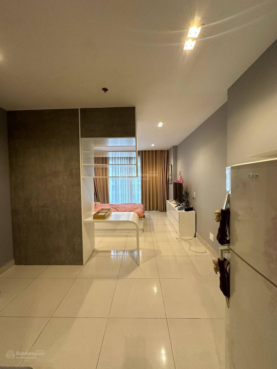 Bán gấp căn Sky Center Phổ Quang. Căn 1PN 42m2, tầng trung siêu đẹp. Giá chỉ 3.280 tỷ. Liên hệ ngay