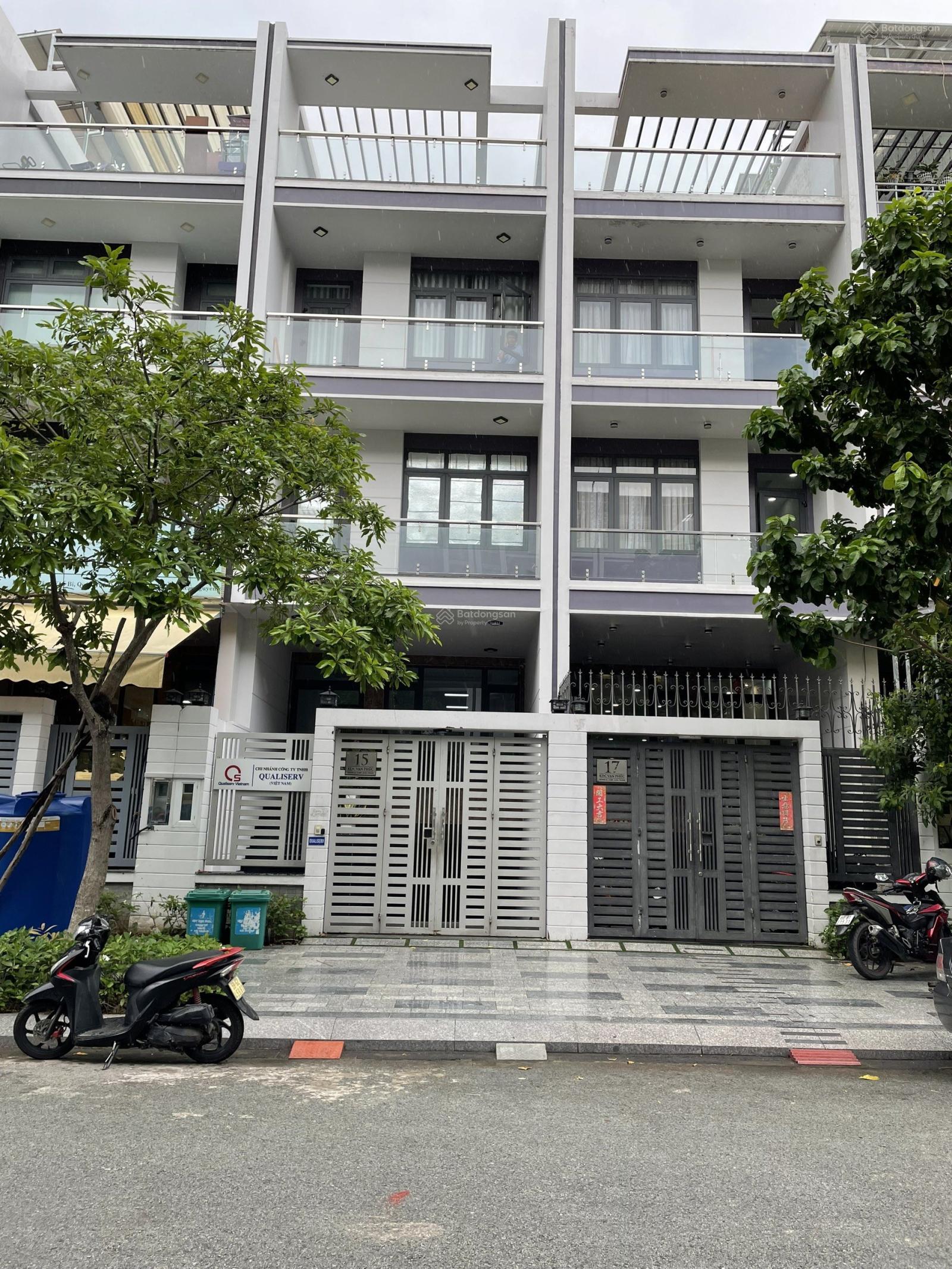 Văn phòng KDT Vạn Phúc city giá 5.5tr/th full nội thất, bàn ghế, máy lạnh, rèm thang máy Văn phòng KDT Vạn Phúc city giá 5.5tr/th full nội thất, bàn ghế, máy lạnh, rèm thang máy