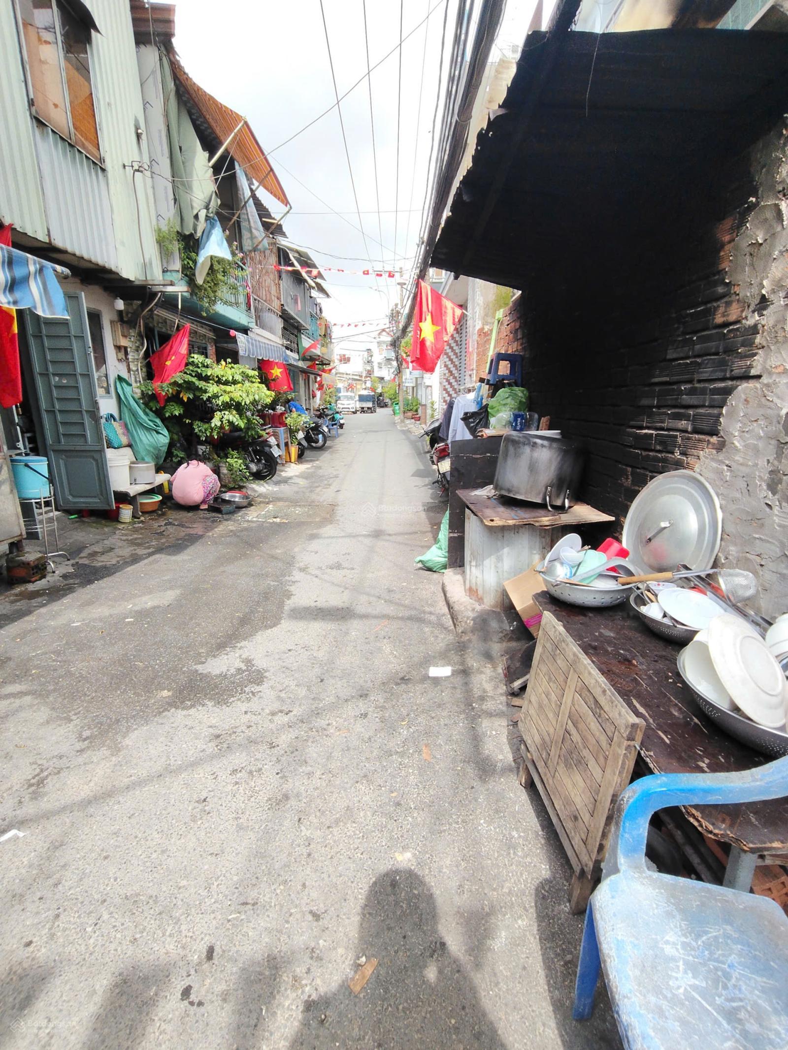 Cho thuê mặt bằng 10x20m, hẻm 60 Lâm Văn Bền Q7, giá 25tr/th. LH: 0978 272 *** - Trang