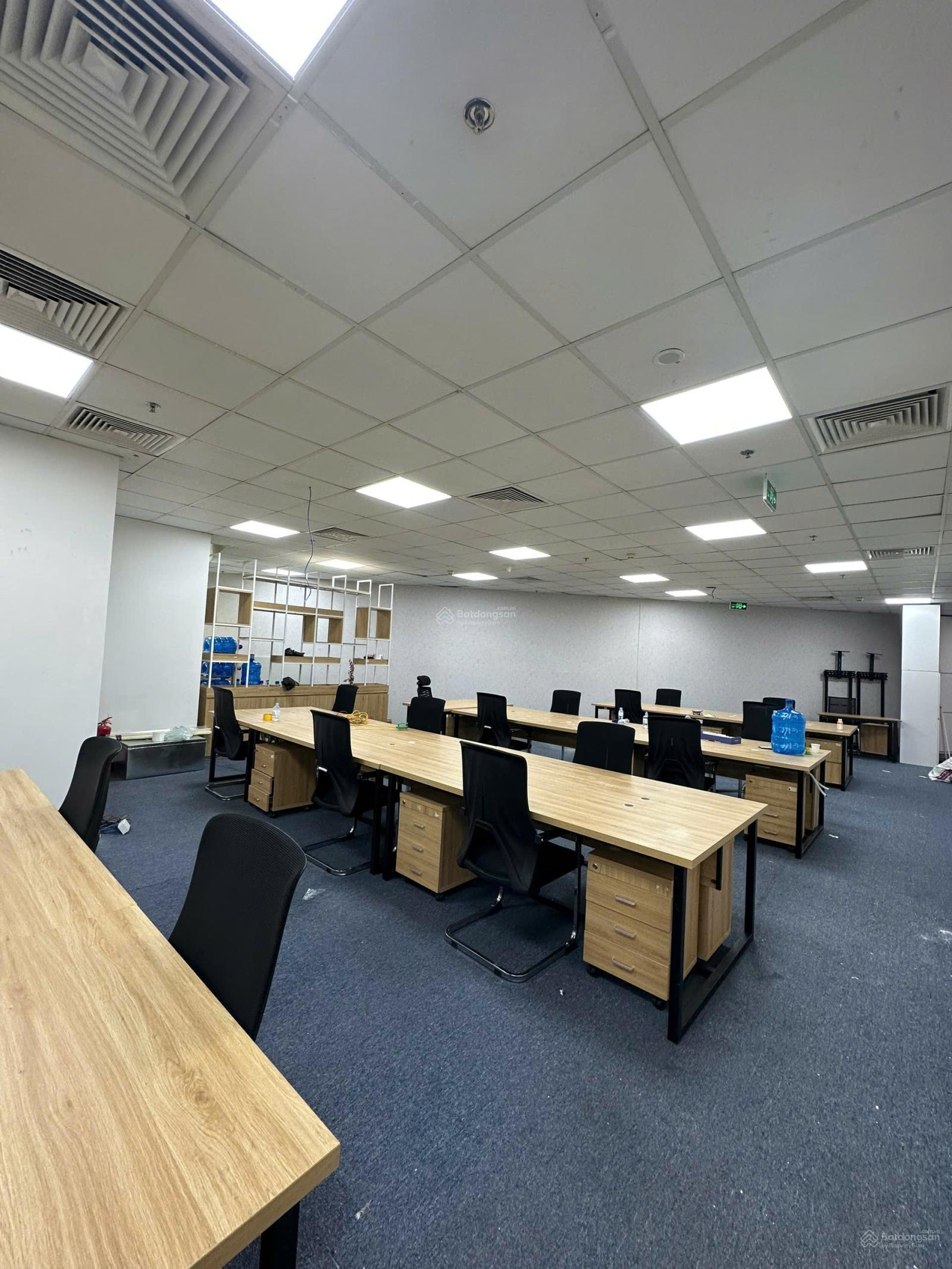 MB Royal City 500m2 có cắt 100m-200m-300m2 sẵn nội thất cho thuê văn phòng, game, bi a đều được MB Royal City 500m2 có cắt 100m-200m-300m2 sẵn nội thất cho thuê văn phòng, game, bi a đều được