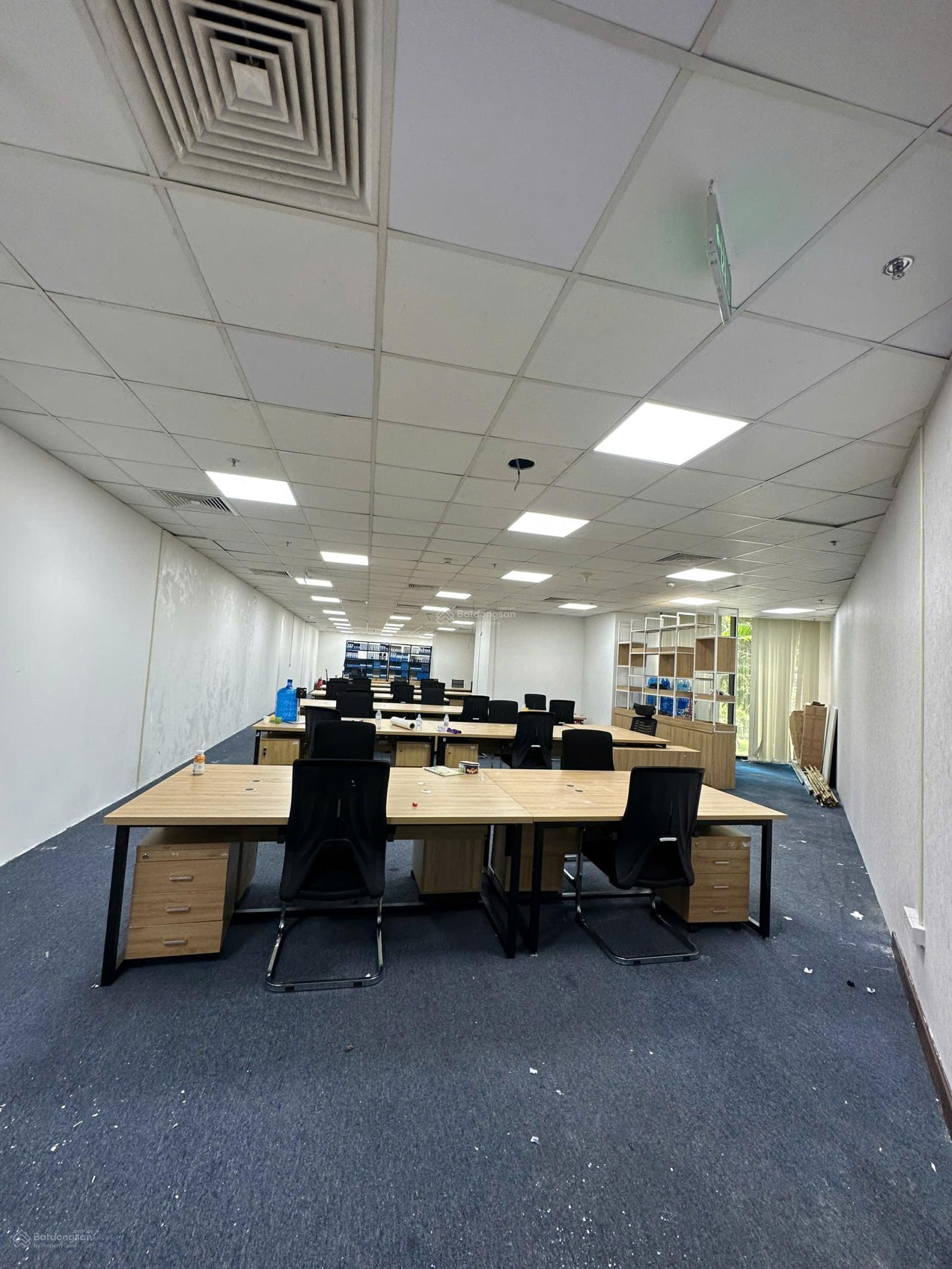 MB Royal City 500m2 có cắt 100m-200m-300m2 sẵn nội thất cho thuê văn phòng, game, bi a đều được MB Royal City 500m2 có cắt 100m-200m-300m2 sẵn nội thất cho thuê văn phòng, game, bi a đều được