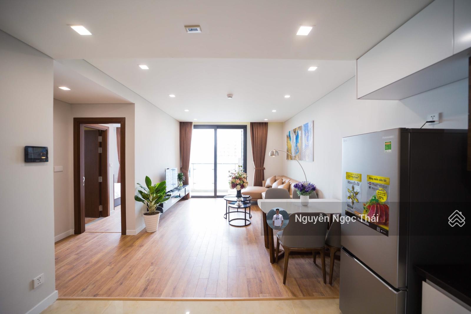 Chính chủ bán căn góc 2 ngủ 72.5m2 ban công ĐN tòa The Legend. Full nội thất, slot ô tô. Giá 8,5 tỷ