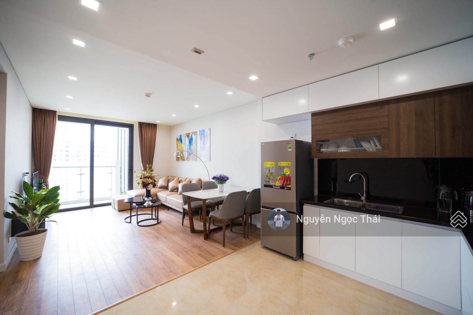 Chính chủ bán căn góc 2 ngủ 72.5m2 ban công ĐN tòa The Legend. Full nội thất, slot ô tô. Giá 8,5 tỷ