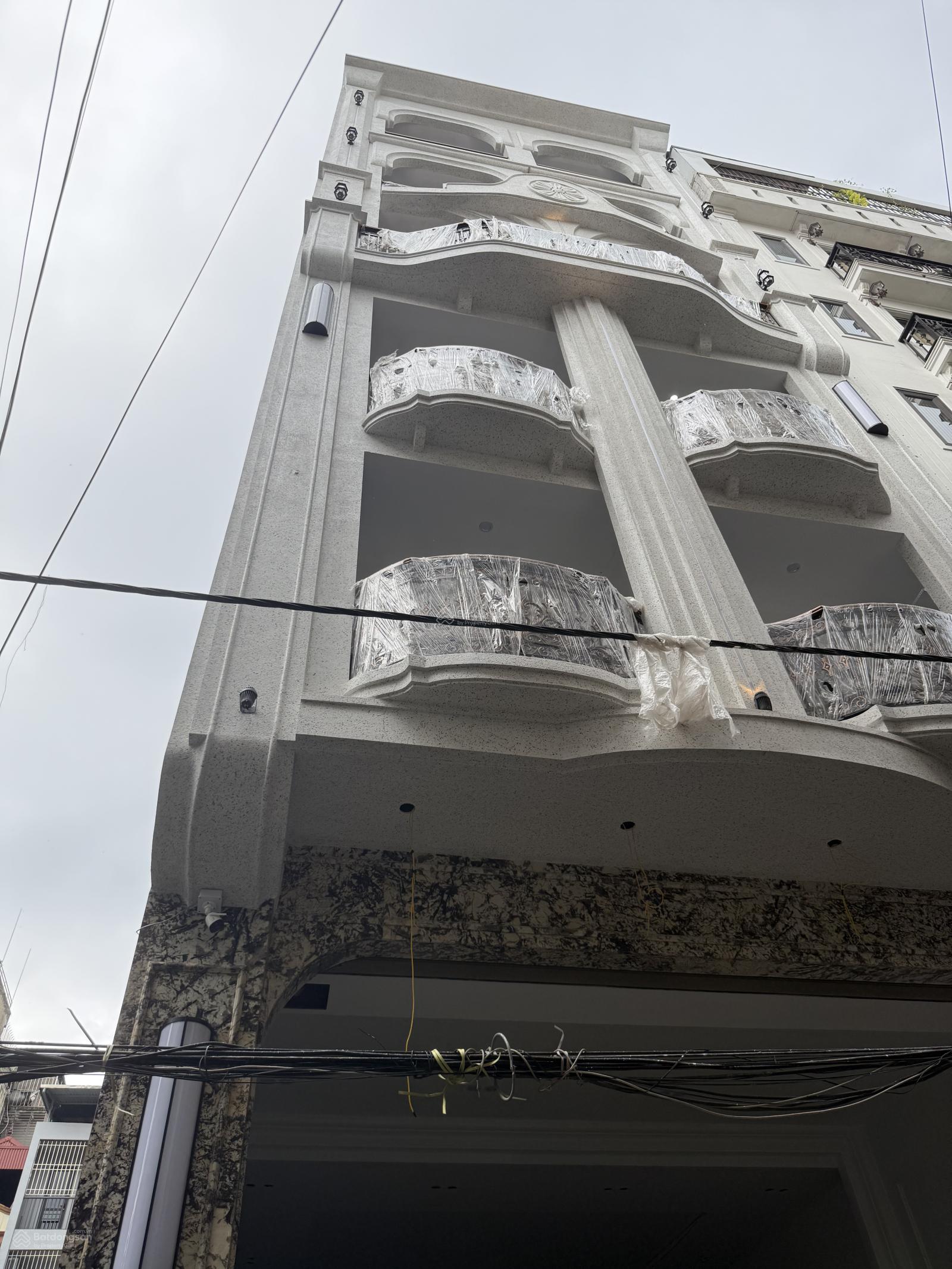 Toà CHDV Trần Bình, 156m2*9T, MT 7m, 36 phòng KK, ngõ ô tô tránh, phân lô, đủ GP PCCC, thu 3 tỷ/năm