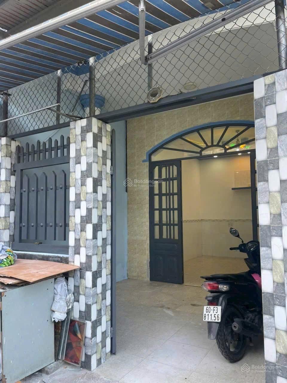 Bán nhà 1 trệt 1 lửng gần chợ Bửu Hoà phường Biên Hoà. DT: 80m2. Giá: 1tỷ950 đường xe hơi tới nhà