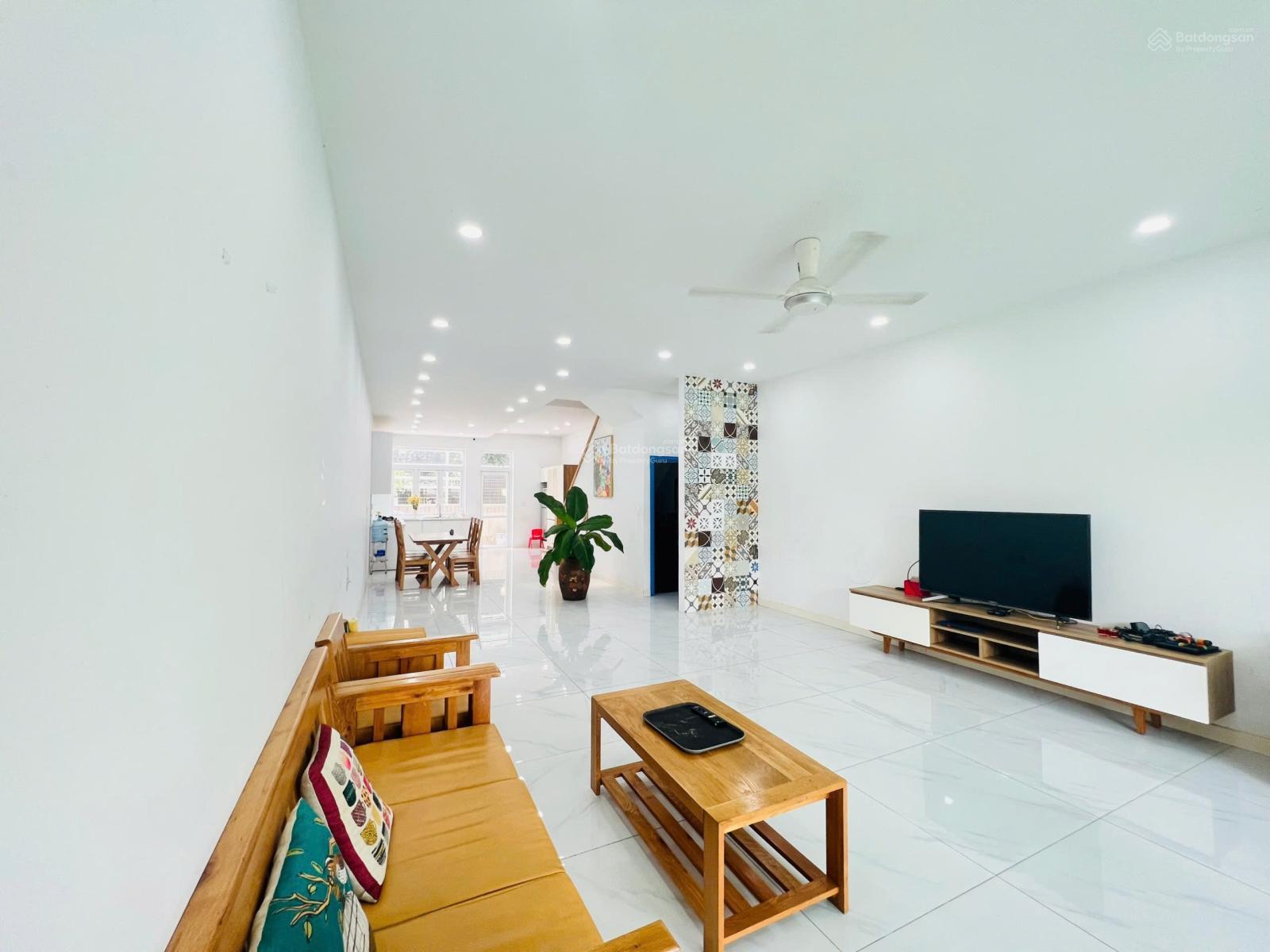 Cho thuê nhà Mega Ruby, 15 triệu, 92m2, 3PN, 3WC, Quận 9, HCM