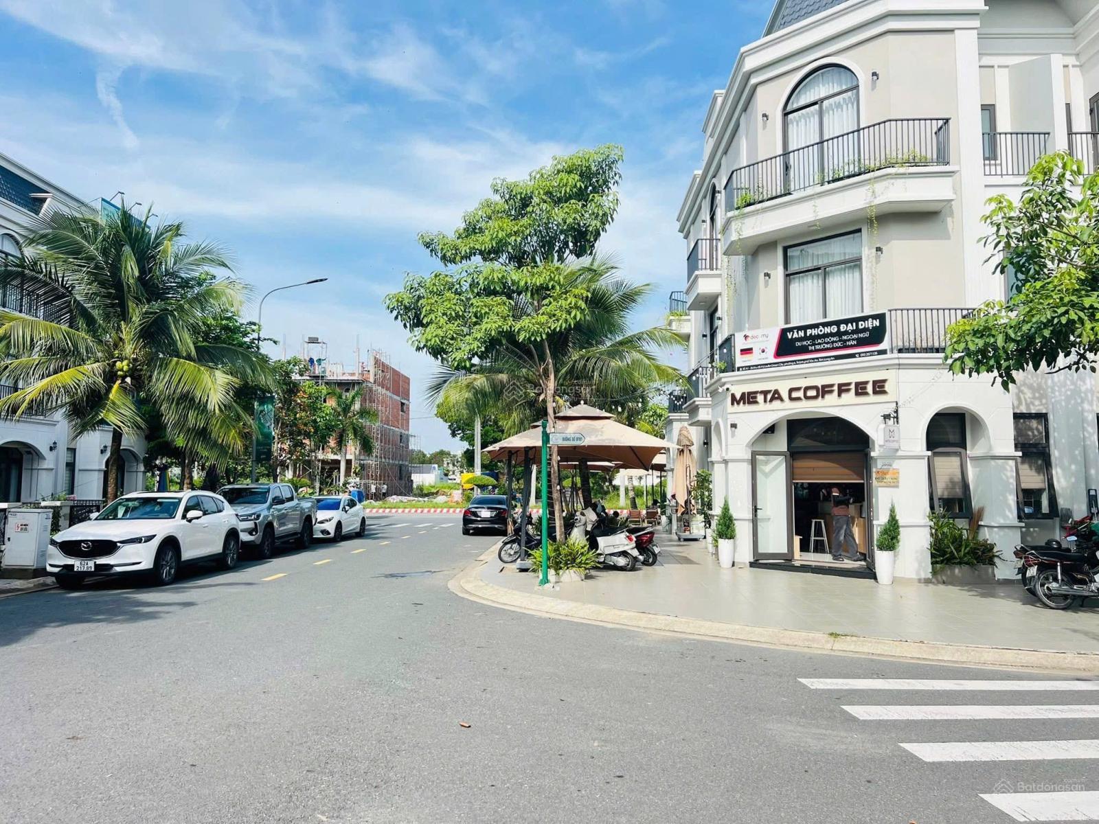 Nhà ngay trung tâm giáp siêu thị Aeon Mall 1 trệt 3 lầu giáp sông Vàm Cỏ