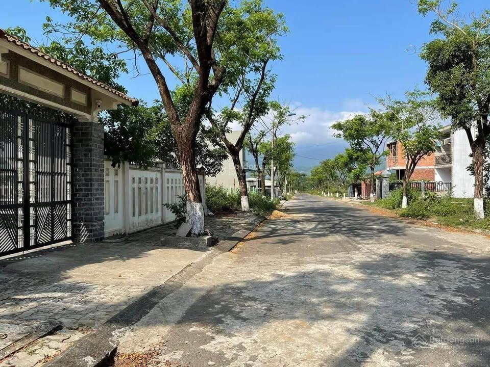 Lô đất đẹp TĐC Hòa Ninh 2. Diện tích 117m2 ngang 5m. Đường nhựa rộng 7m5 lề 3m