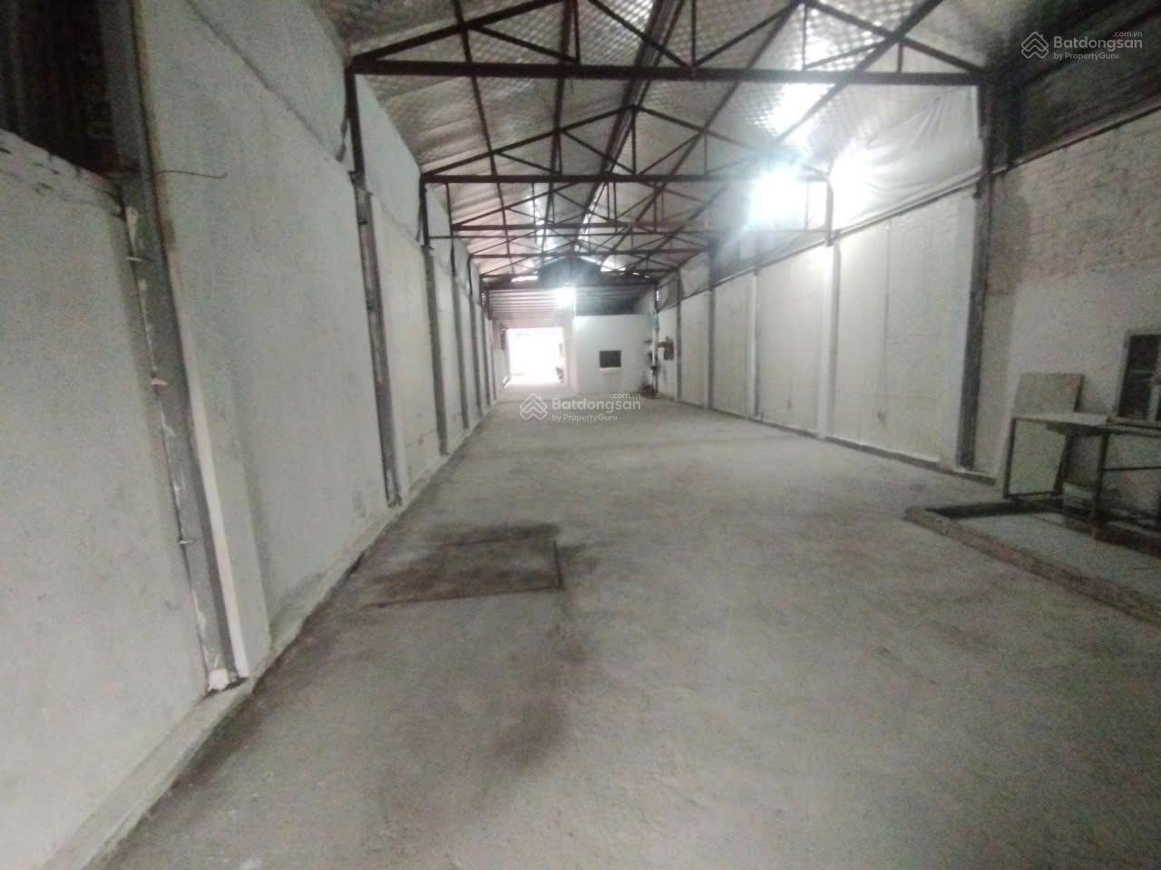 Cho thuê kho mặt đường Nguyễn Văn Giáp, Nam Từ Liêm, DT 250m2, cao 7m có điện 3fa. Giá 20 tr/th