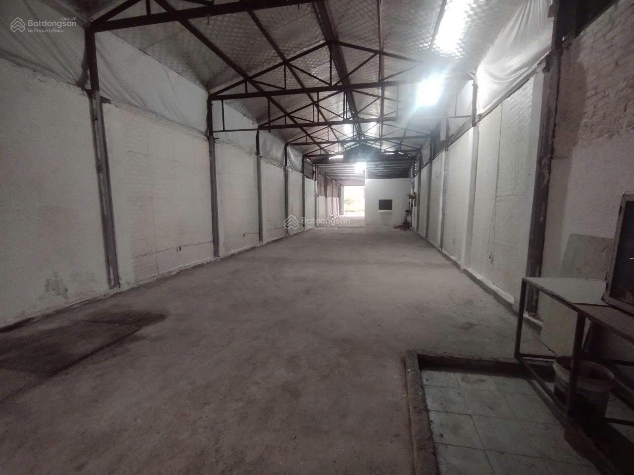 Cho thuê kho mặt đường Nguyễn Văn Giáp, Nam Từ Liêm, DT 250m2, cao 7m có điện 3fa. Giá 20 tr/th