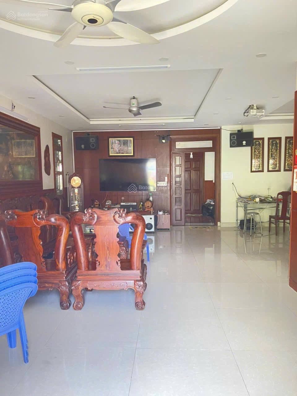 Bán nhà mặt tiền đường DC11 phường Sơn kỳ DT 10x20 đúc 1 trệt 2 lầu sân thượng LH 0946 567 *** Bán nhà mặt tiền đường DC11 phường Sơn kỳ DT 10x20 đúc 1 trệt 2 lầu sân thượng LH 0946 567 ***