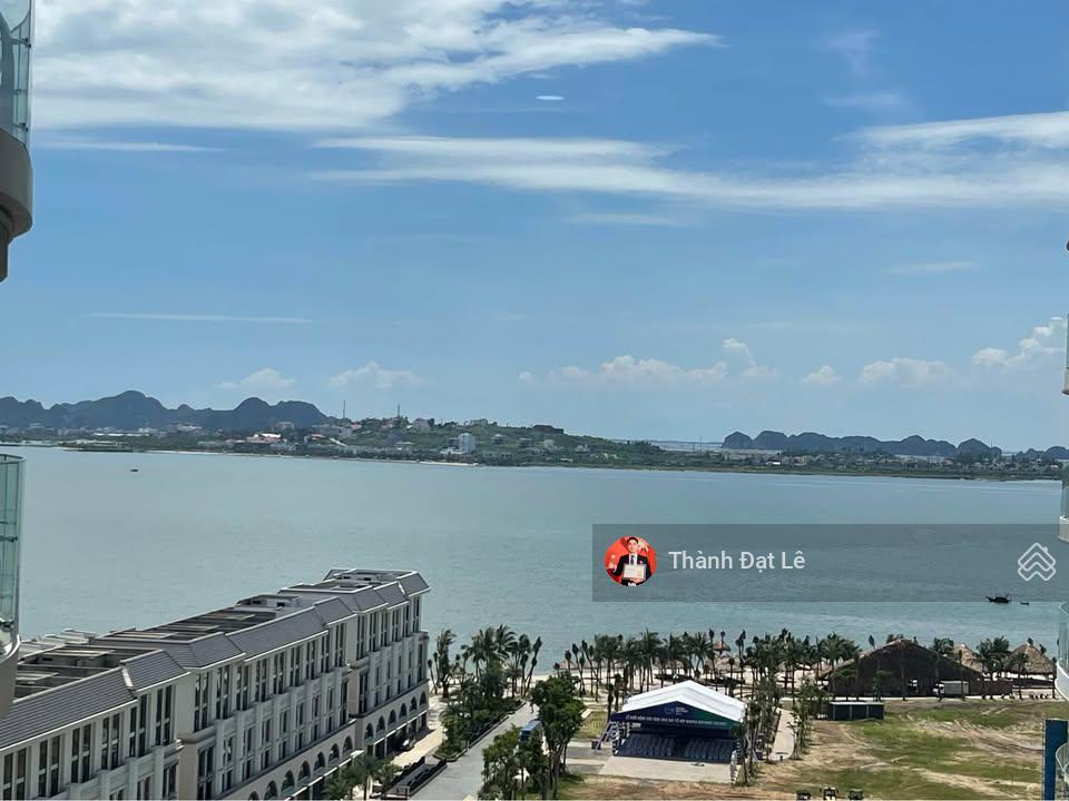 Do chuyển định cư cần bán căn hộ 2PN 84m2 view chính biển trung tâm du lịch Bãi Cháy, Hạ Long