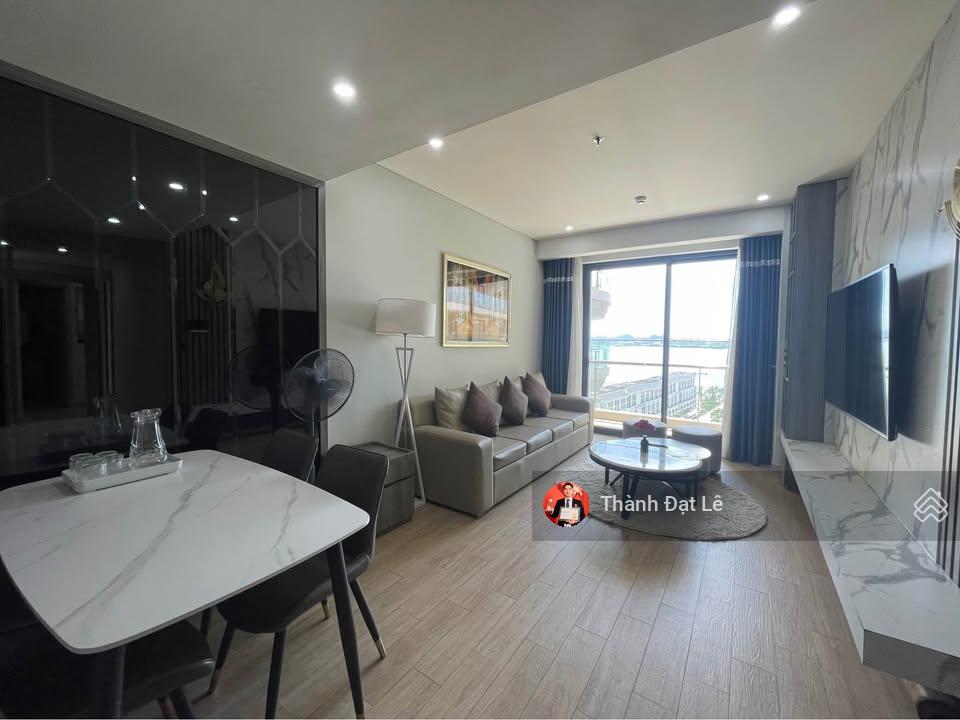 Do chuyển định cư cần bán căn hộ 2PN 84m2 view chính biển trung tâm du lịch Bãi Cháy, Hạ Long