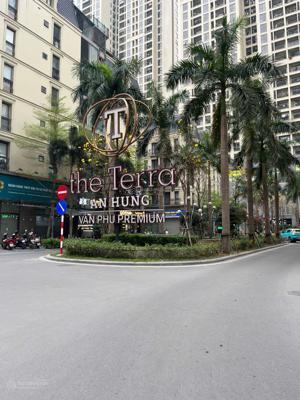 Cần bán gấp biệt thự Vạn Phúc Hà Đông dt 162m2, mt 9m, đường 17m, nhà đẹp, giá 32 tỷ