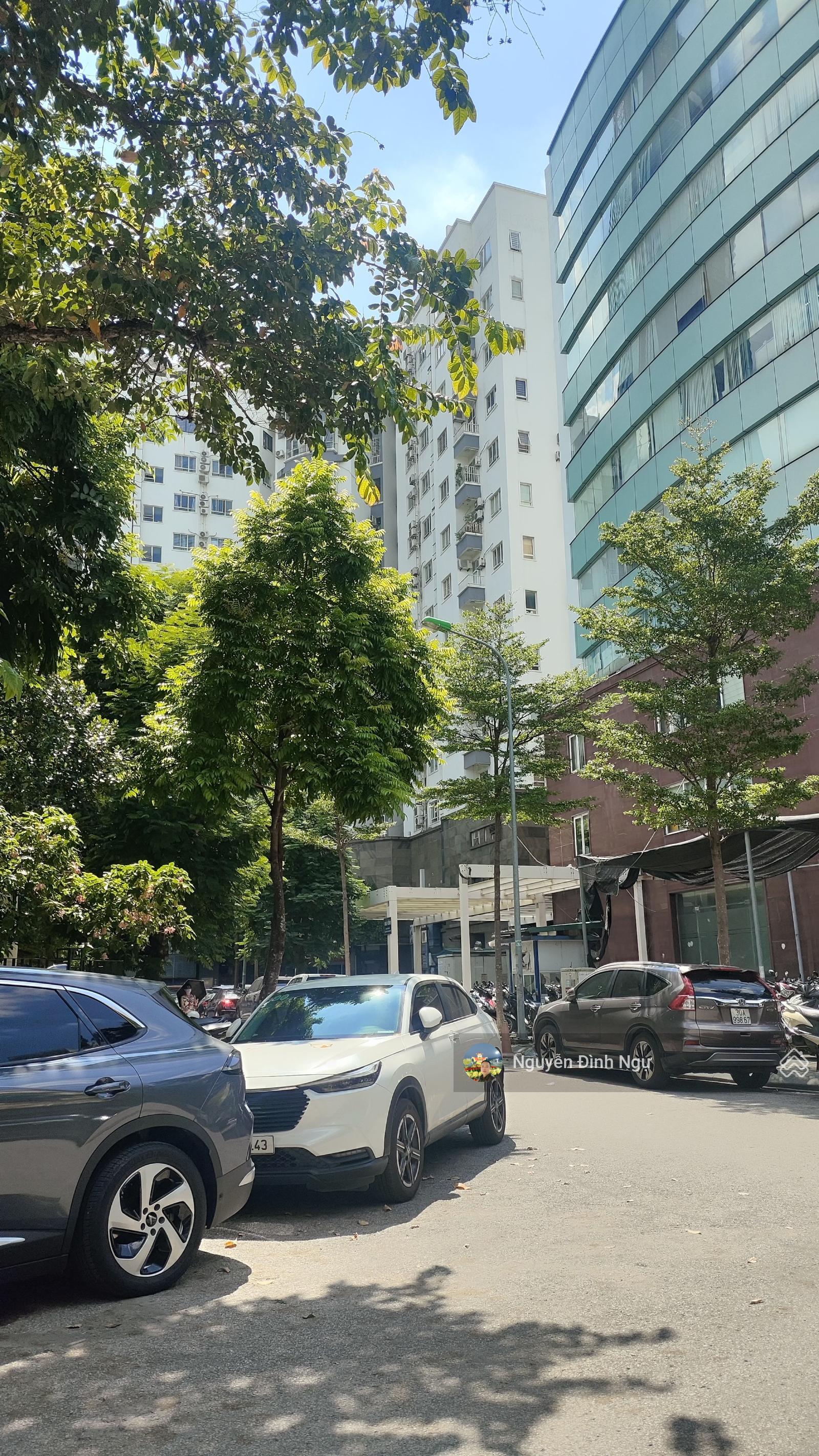 Chủ gửi bán đất phân lô Duy Tân. Xây toà VP đẳng cấp. 165m2 x MT 9m. Vuông vắn. Giá nhỉnh 70 tỷ Chủ gửi bán đất phân lô Duy Tân. Xây toà VP đẳng cấp. 165m2 x MT 9m. Vuông vắn. Giá nhỉnh 70 tỷ