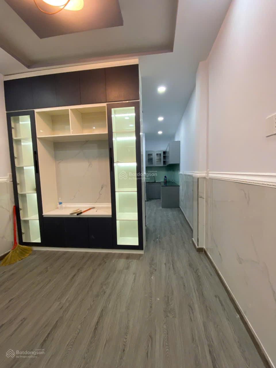 Nhà 1 trệt, 1 lầu, Linh Tây, giá 3,25tỷ.