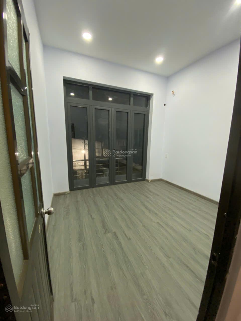 Nhà 1 trệt, 1 lầu, Linh Tây, giá 3,25tỷ.