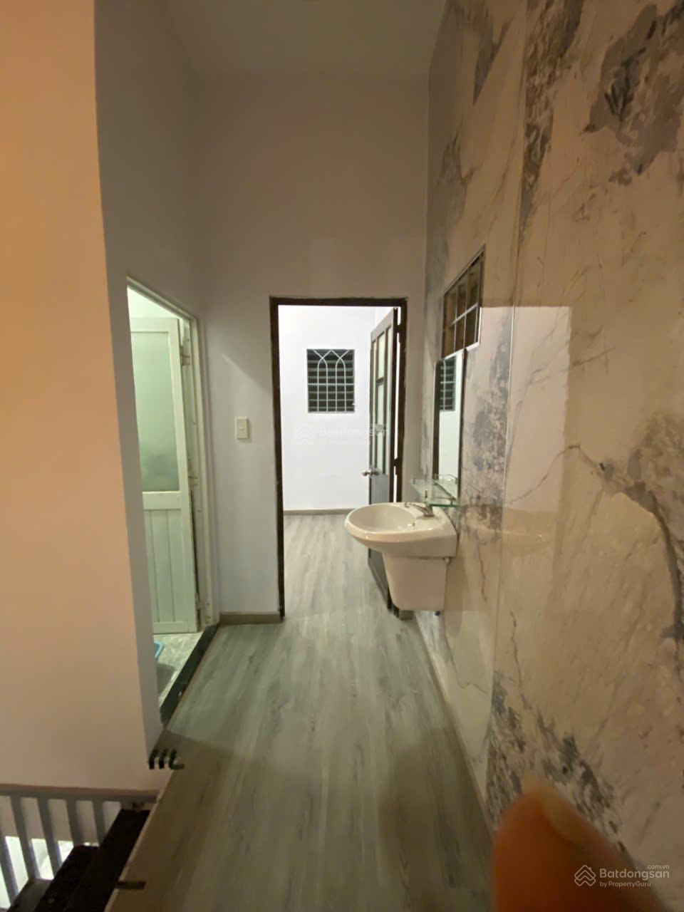 Nhà 1 trệt, 1 lầu, Linh Tây, giá 3,25tỷ.