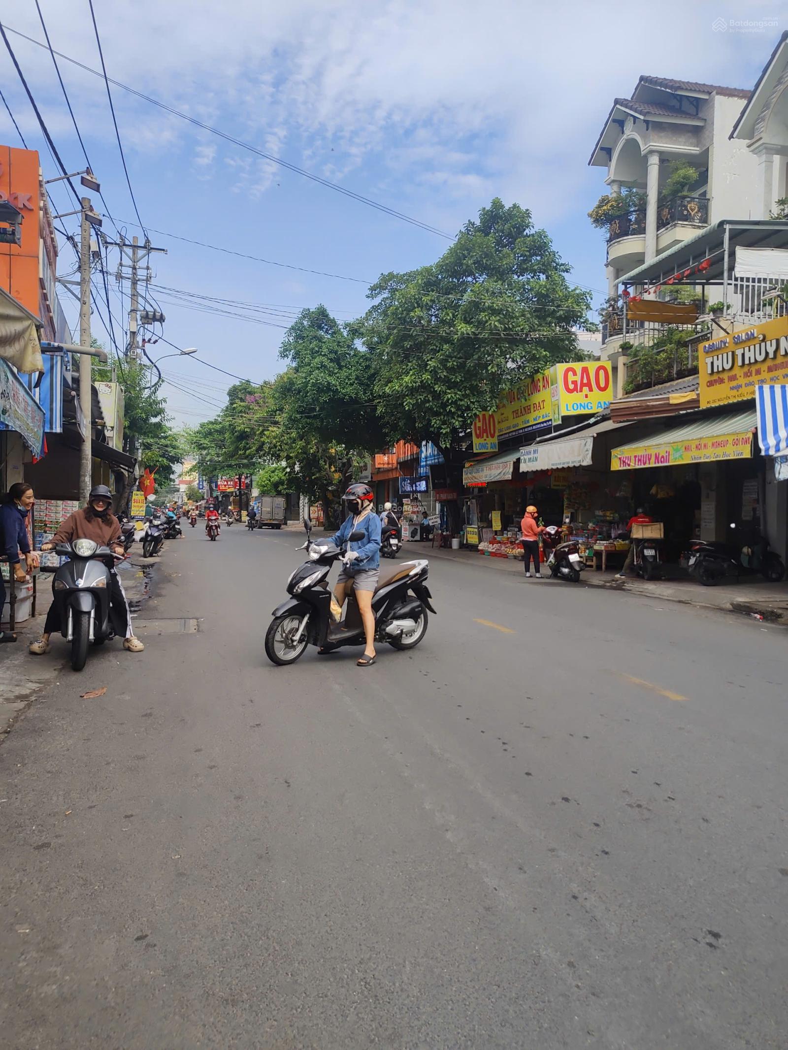 Nhà cấp 4 góc 3 mặt tiền Nguyễn Thị Kiểu, 6.3x28m, ĐCT 15tr/tháng, giá 11.495 tỷ